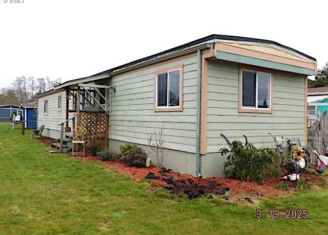 Property at 110 NW 4th St Unit C5, Warrenton, OR 97146, 3 beds, 2 baths
