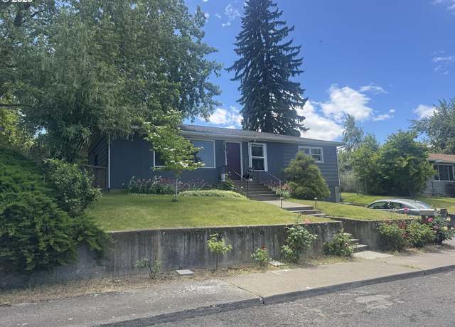 Property at 318 W 20th St, The Dalles, OR 97058, 3 beds, 2 baths