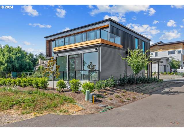 Property at 2118 SE 95th Ct, Vancouver, WA 98664, 4 beds, 3 baths