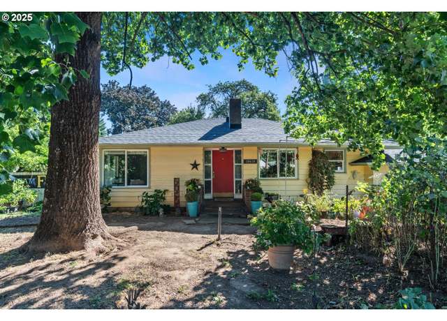 Property at 10618 SE Linwood Ave, Milwaukie, OR 97222, 3 beds, 1 bath