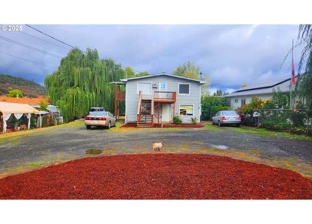Property at 260 Pleasant Ave, Roseburg, OR 97470, 4 beds, 2 baths