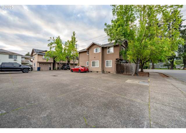Property at 124 S 63rd St, Springfield, OR 97478, 5 beds, 5 baths