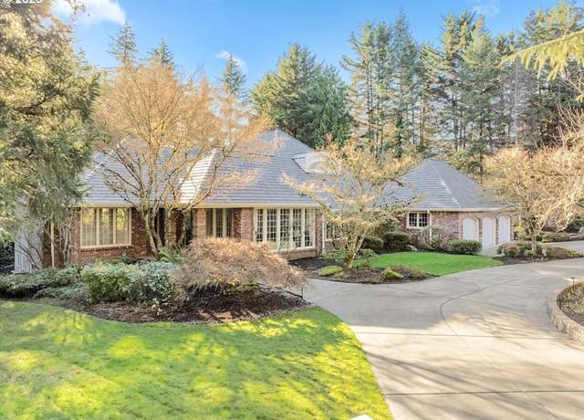 Property at 1716 S Corbett Hill Cir, Portland, OR 97219, 4 beds, 4.5 baths