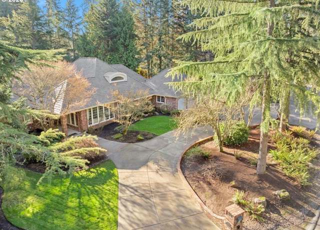 Property at 1716 S Corbett Hill Cir, Portland, OR 97219, 4 beds, 4.5 baths