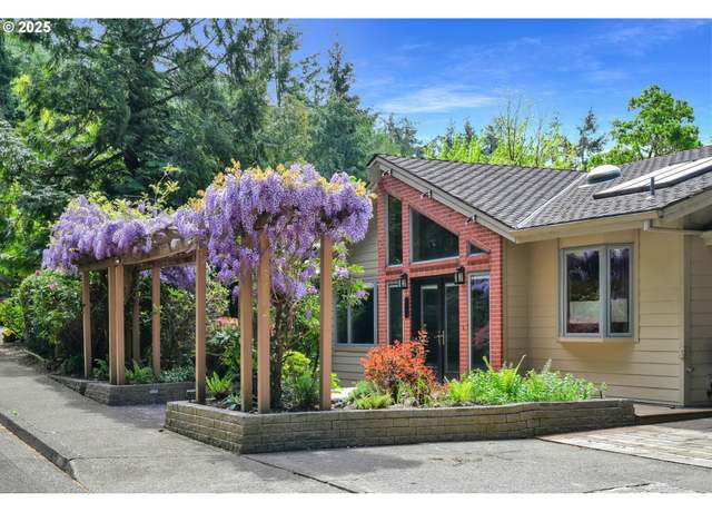 Property at 3758 Pine Canyon Dr, Eugene, OR 97405, 4 beds, 3.5 baths