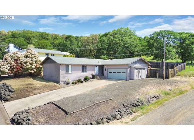 Property at 1769 NE Todd St, Roseburg, OR 97470, 3 beds, 2 baths