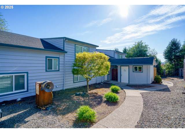Property at 8031 SE Orient Dr, Gresham, OR 97080, 9 beds, 5 baths