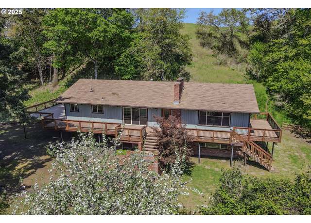 Property at 1356 NW Troost St, Roseburg, OR 97471, 5 beds, 3.5 baths