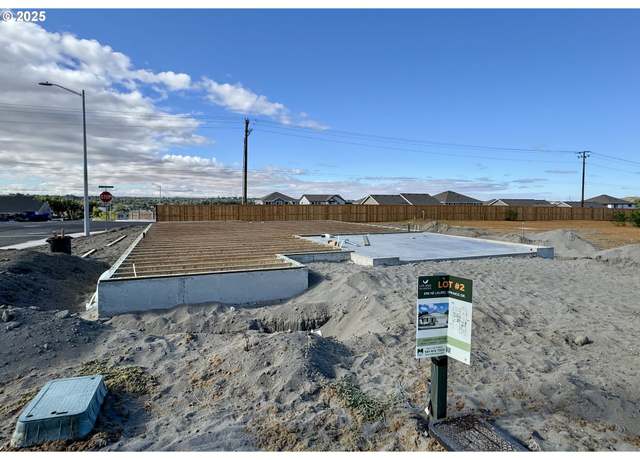 Property at 896 NE Laurel Springs Dr, Hermiston, OR 97838, 3 beds, 2 baths
