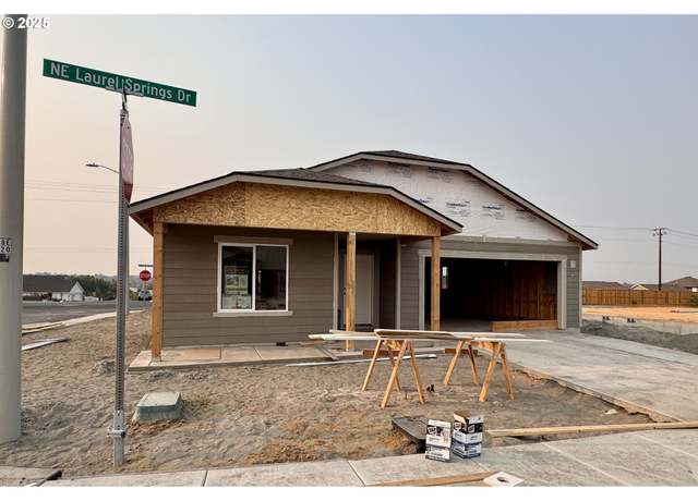 Property at 896 NE Laurel Springs Dr, Hermiston, OR 97838, 3 beds, 2 baths