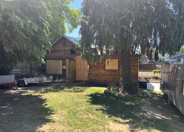 Property at 411 E Humboldt St, Bingen, WA 98605, 3 beds, 1 bath