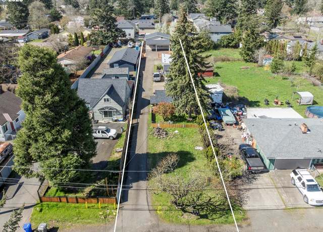 Property at 4915 SE 111th Ave, Portland, OR 97266, 8 beds, 4 baths