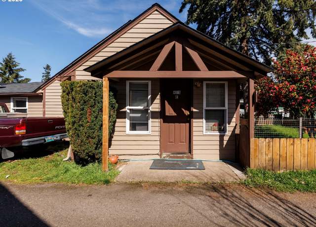 Property at 4915 SE 111th Ave, Portland, OR 97266, 8 beds, 4 baths