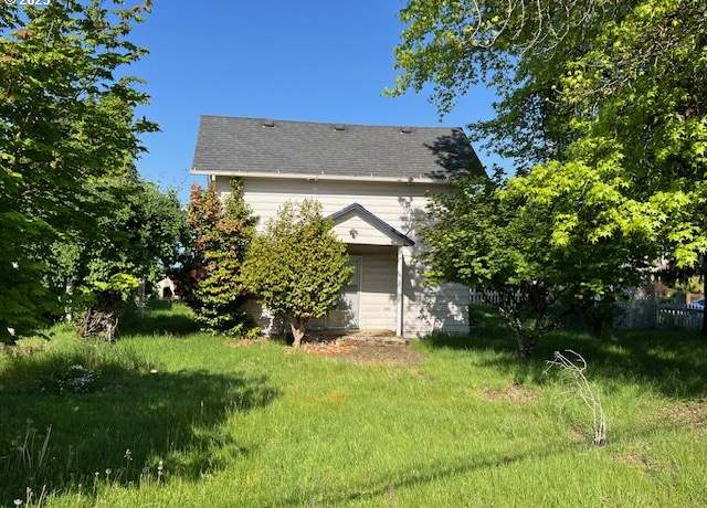 Property at 1514 E 7th St, Newberg, OR 97132, 4 beds, 2.5 baths