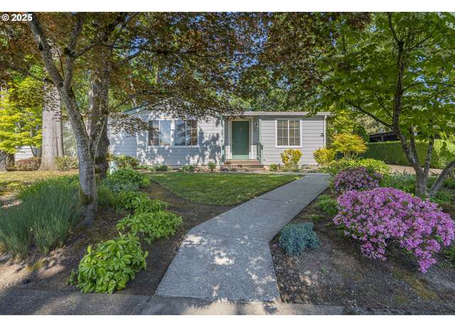 Property at 817 Woodland Ave, Woodburn, OR 97071, 3 beds, 2 baths
