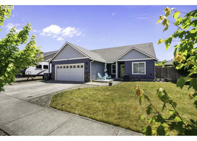 Property at 1438 Meadow Ave, Silverton, OR 97381, 4 beds, 2.5 baths