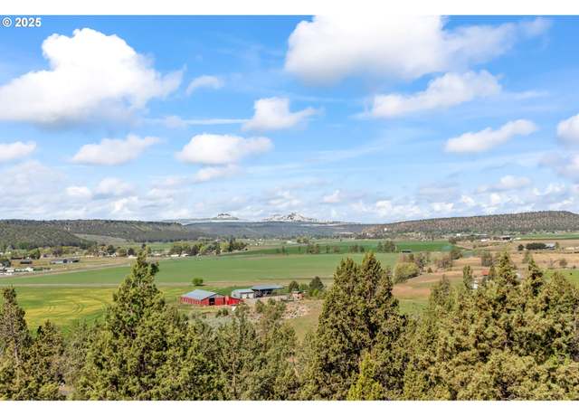Property at 915 NE Wyoming Dr, Prineville, OR 97754, 3 beds, 2 baths