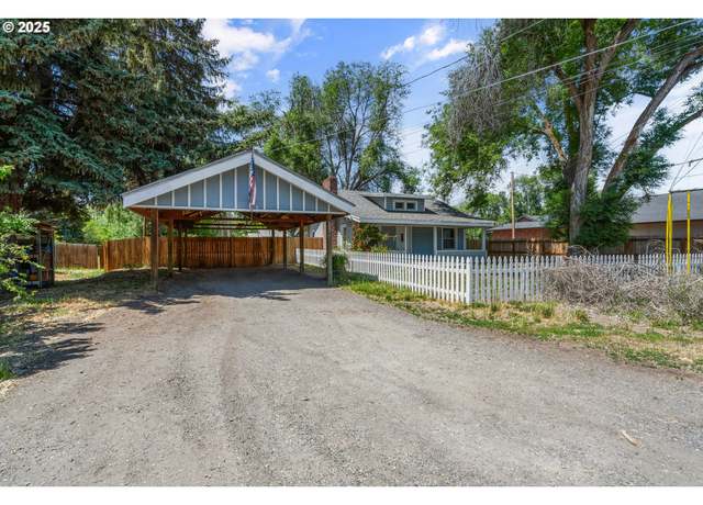 Property at 2590 Fargo St, Klamath Falls, OR 97603, 3 beds, 1.5 baths