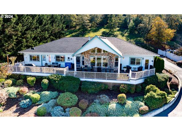 Property at 1114 W Winter Ridge Dr, Roseburg, OR 97471, 3 beds, 2.5 baths