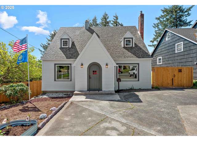 Property at 1311 Central Ave, Coos Bay, OR 97420, 3 beds, 2 baths