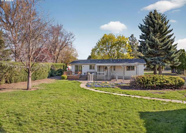 Property at 2809 Minam Ct, La Grande, OR 97850, 3 beds, 2 baths