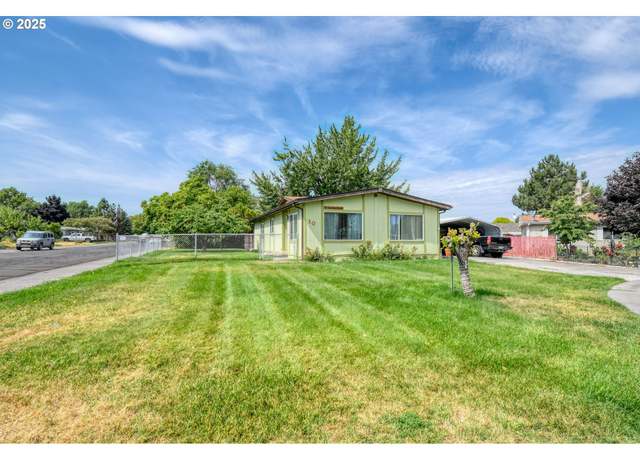 Property at 10 SW Sunrise Ct, Hermiston, OR 97838, 2 beds, 2 baths