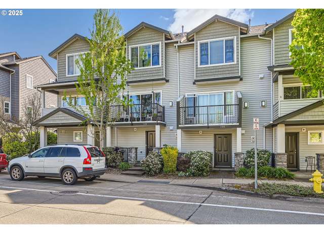Property at 310 NE Edgeway Dr, Hillsboro, OR 97006, 2 beds, 2.5 baths
