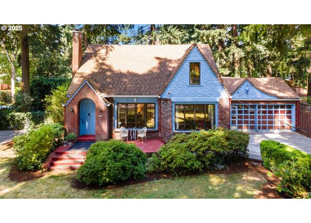 Property at 3315 SE 118th Ave, Portland, OR 97266, 3 beds, 2.5 baths