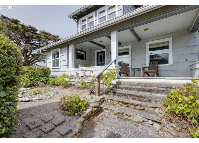 Property at 780 S Columbia St, Seaside, OR 97138, 3 beds, 2 baths