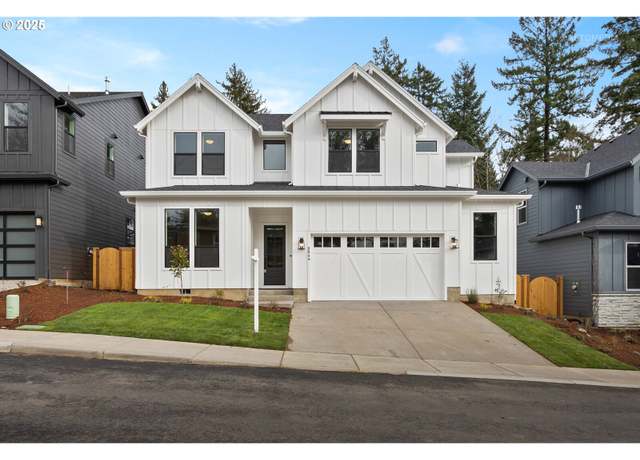 Property at 7809 SW Skyhar Dr, Portland, OR 97223, 4 beds, 2.5 baths