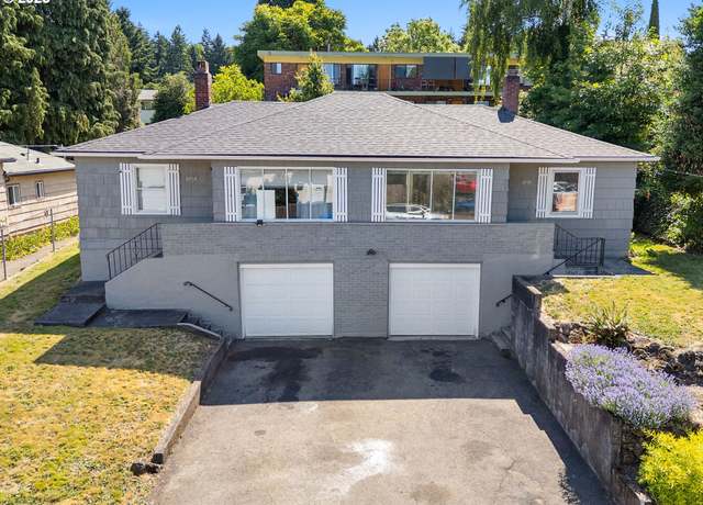 Property at 3718 SE 40th Ave, Portland, OR 97202, 4 beds, 2 baths