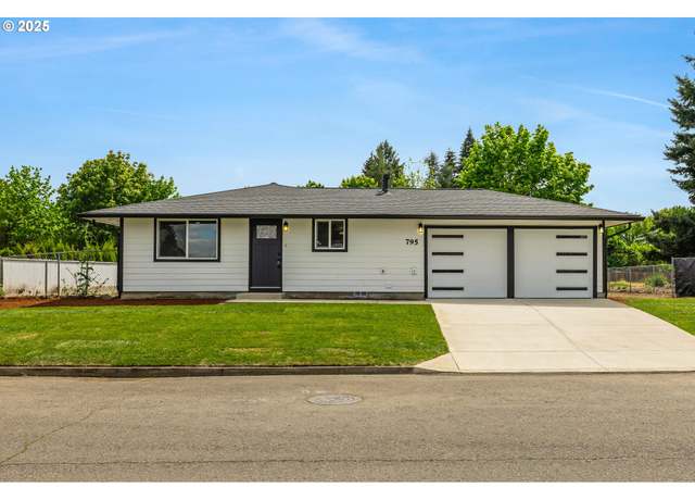 Property at 795 NW 6th Ave, Canby, OR 97013, 3 beds, 2 baths