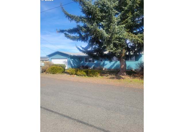 Property at 2903 N Fir St, La Grande, OR 97850, 3 beds, 2 baths