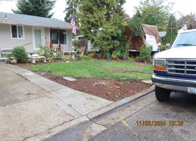Property at 537 Hall St, Woodburn, OR 97071, 3 beds, 1 bath