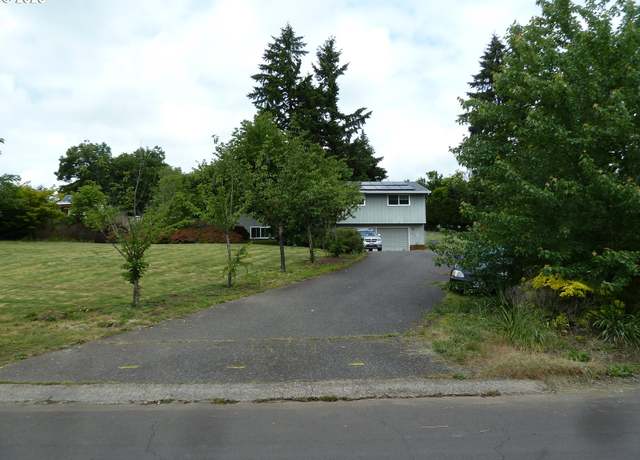 Property at 22225 SE Peggy Ann Dr, Damascus, OR 97089, 4 beds, 3 baths