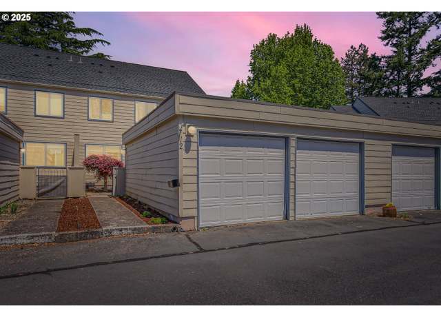 Property at 220 NE Village Squire Ave, Gresham, OR 97030, 3 beds, 2 baths