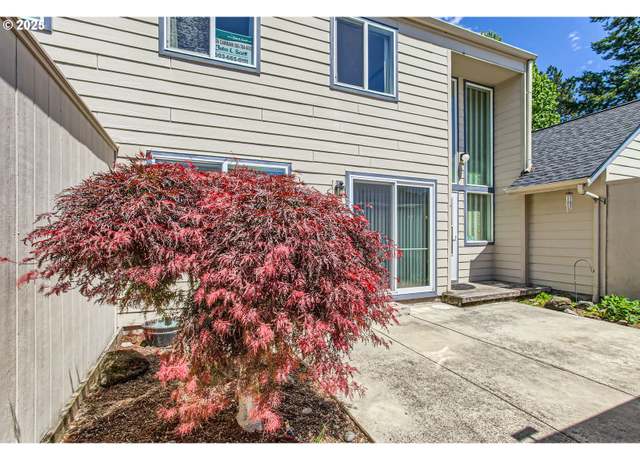Property at 220 NE Village Squire Ave, Gresham, OR 97030, 3 beds, 2 baths