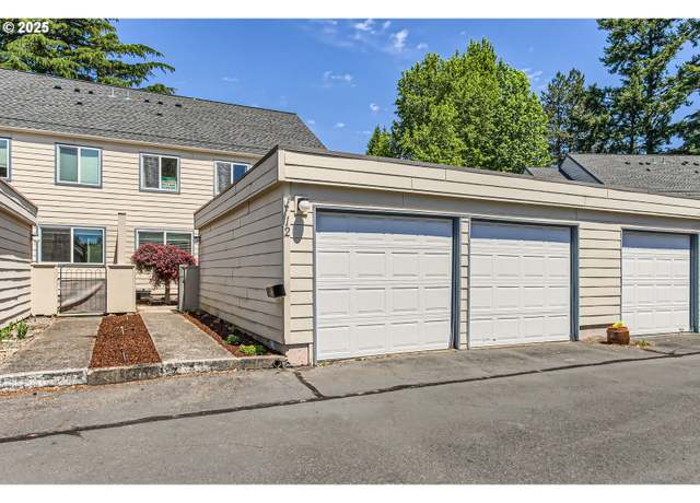 Property at 220 NE Village Squire Ave, Gresham, OR 97030, 3 beds, 2 baths