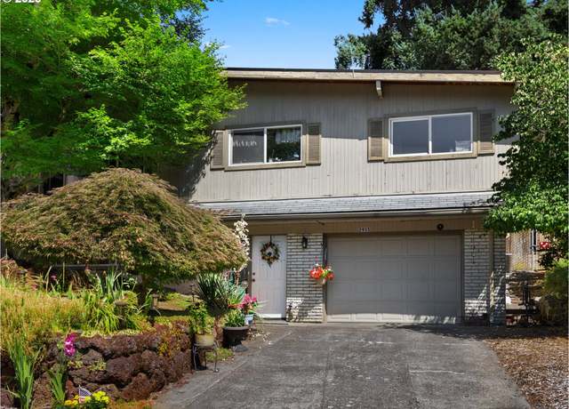 Property at 2935 SE 142nd Pl, Portland, OR 97236, 3 beds, 2.5 baths