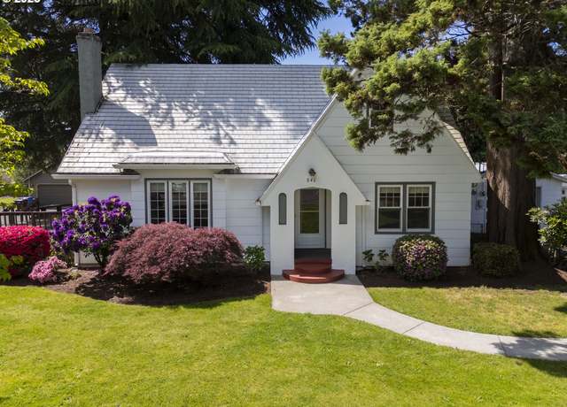 Property at 846 C St, Washougal, WA 98671, 4 beds, 2 baths