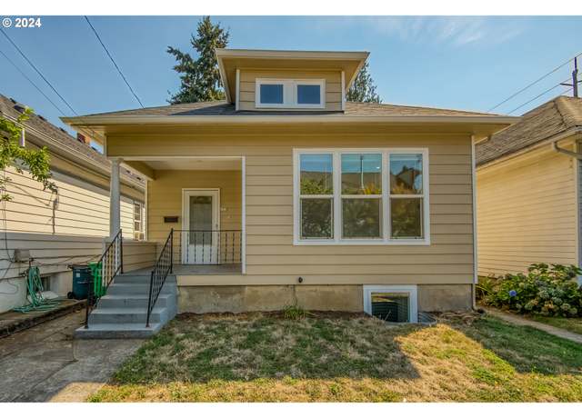 Property at 428 SE 30th Pl, Portland, OR 97214, 5 beds, 3 baths
