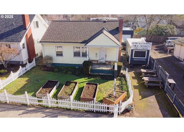 Property at 6108 SE Milwaukie Ave, Portland, OR 97202, 3 beds, 1 bath