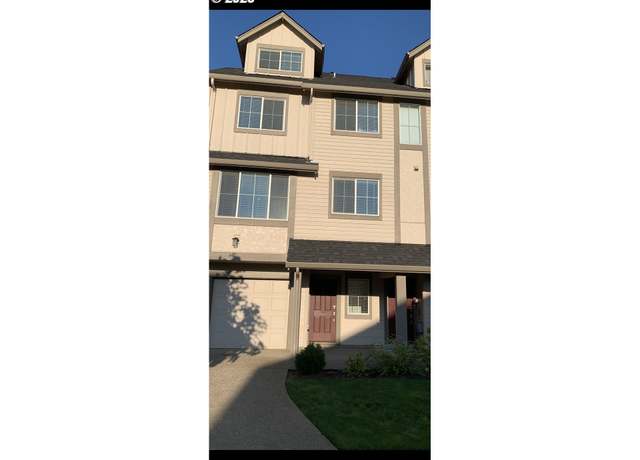 Property at 13020 SW Larkwood Pl, Tigard, OR 97224, 3 beds, 4 baths