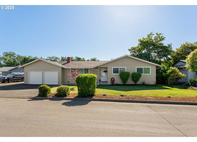 Property at 1371 NW Jefferson St, Roseburg, OR 97471, 3 beds, 2 baths