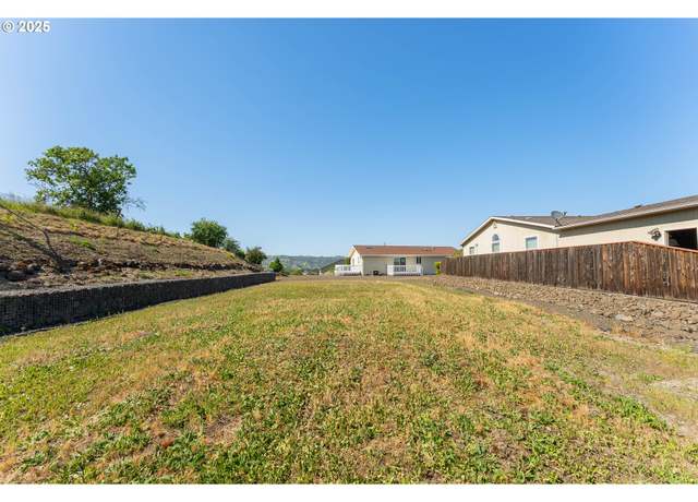Property at 633 Highland Vista Ln, Roseburg, OR 97471