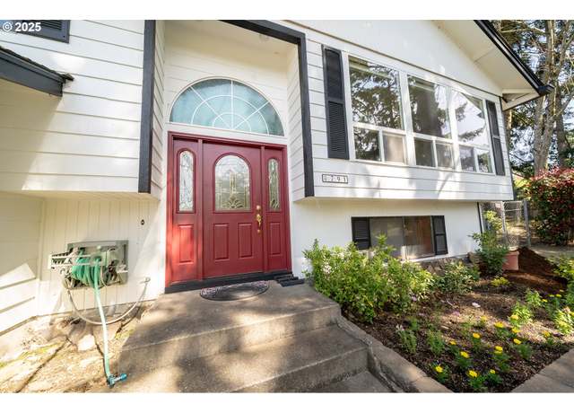 Property at 791 E Hollister St, Stayton, OR 97383, 4 beds, 2.5 baths