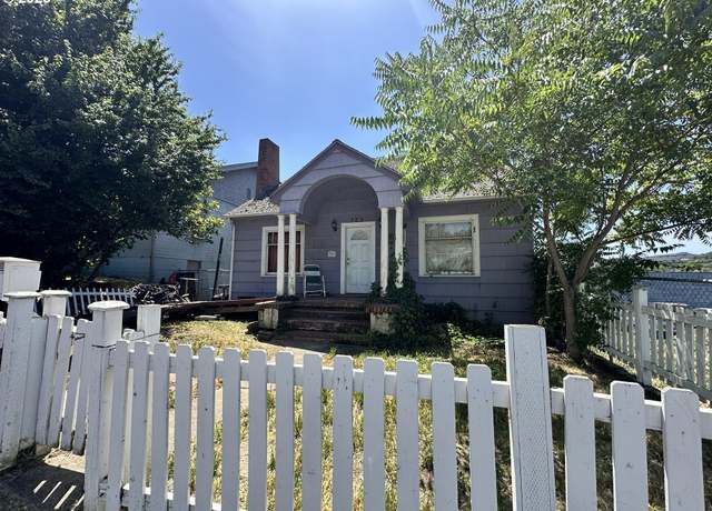 Property at 725 SE Blakeley Ave, Roseburg, OR 97470, 4 beds, 2 baths