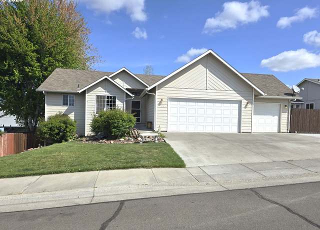 Property at 912 W Alder Ave, Hermiston, OR 97838, 3 beds, 3 baths
