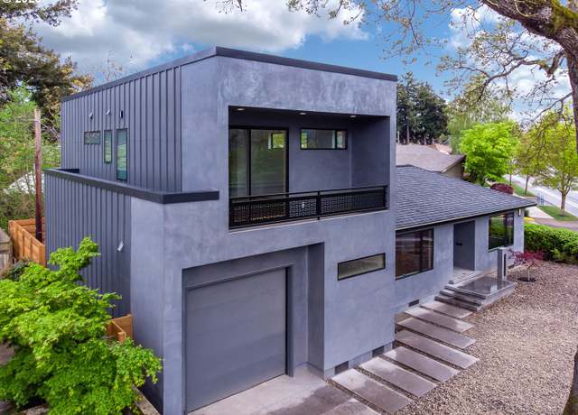 Property at 3341 N Willamette Blvd, Portland, OR 97217, 3 beds, 3 baths