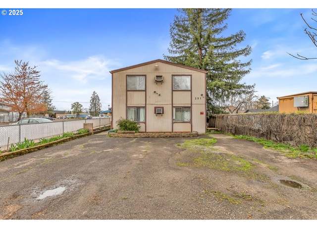 Property at 251 Beatty St, Medford, OR 97501, 6 beds, 4 baths